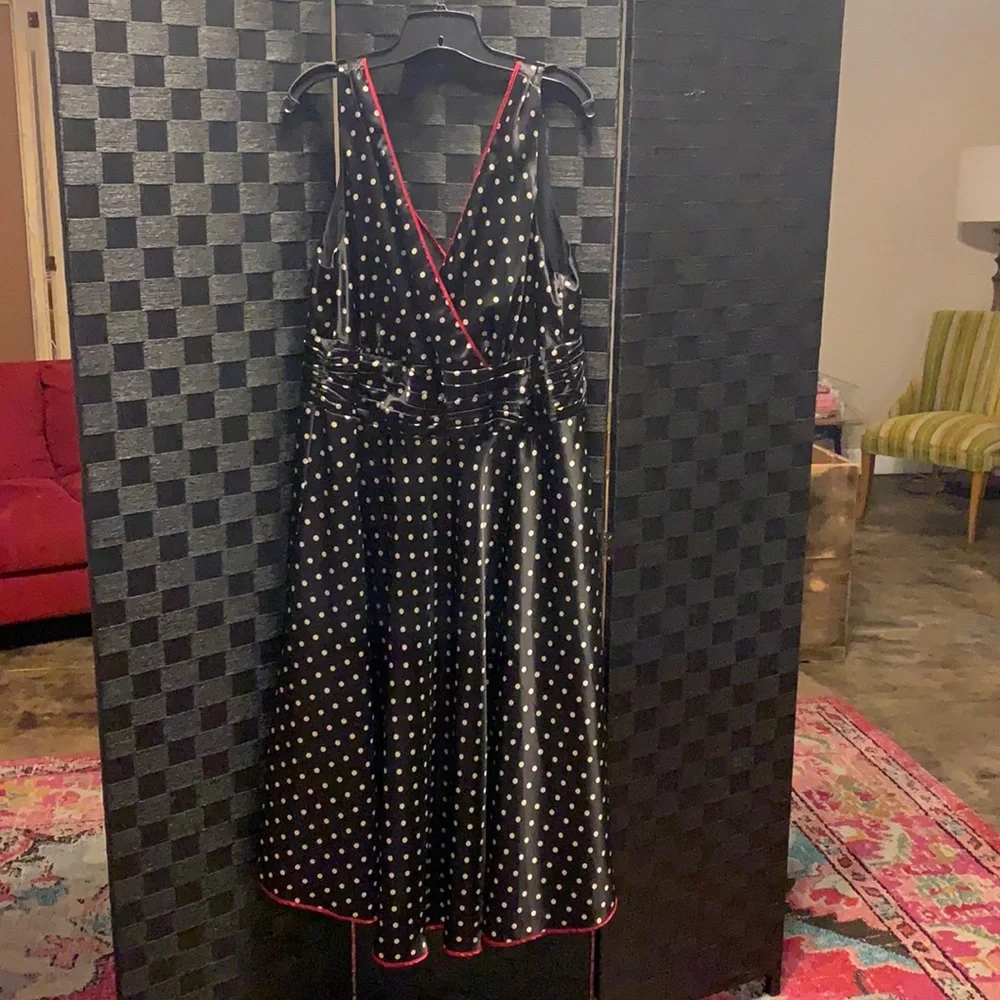 NWT- Robbie Bee Black and White polka dot dress with red piping detail size 20W - Picture 1 of 6
